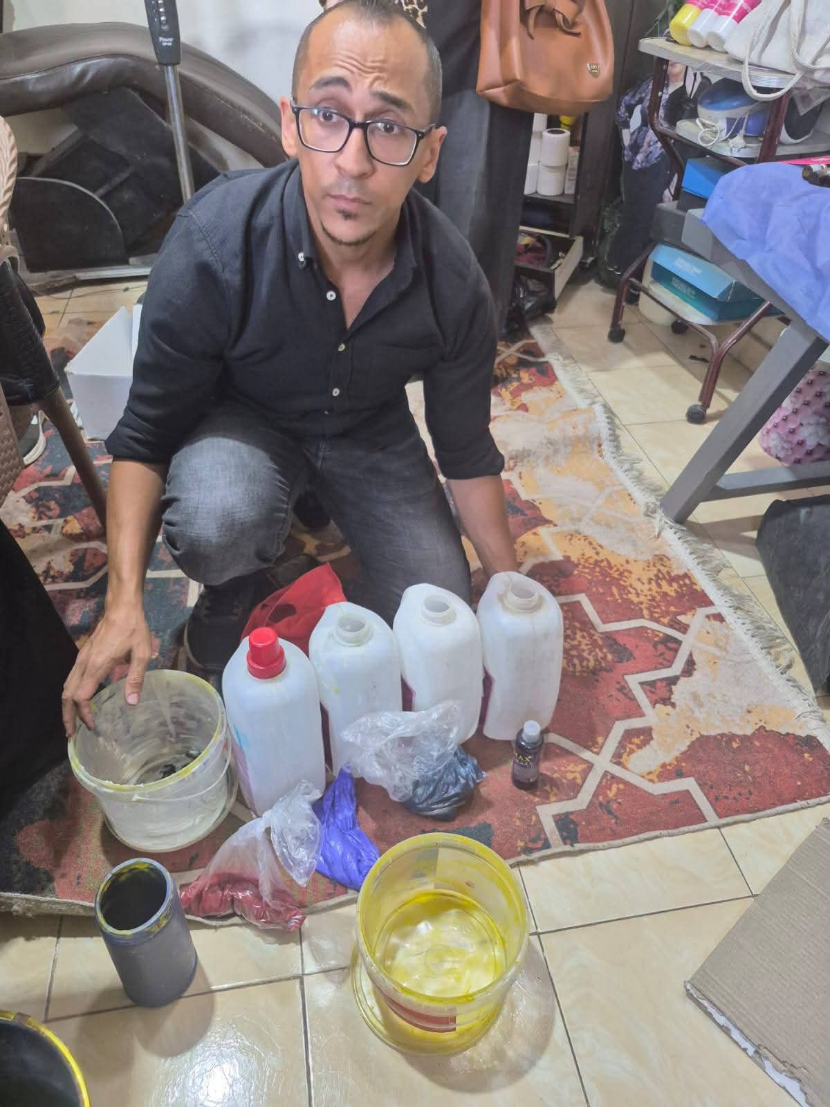 تشميع مركز ببنها وضبط صاحبته بعد انتحال صفة طبيبة والكشف على المواطنين بالمخالفة للقانون تشميع مركز ببنها وضبط صاحبته بعد انتحال صفة طبيبة والكشف على المواطنين بالمخالفة للقانون