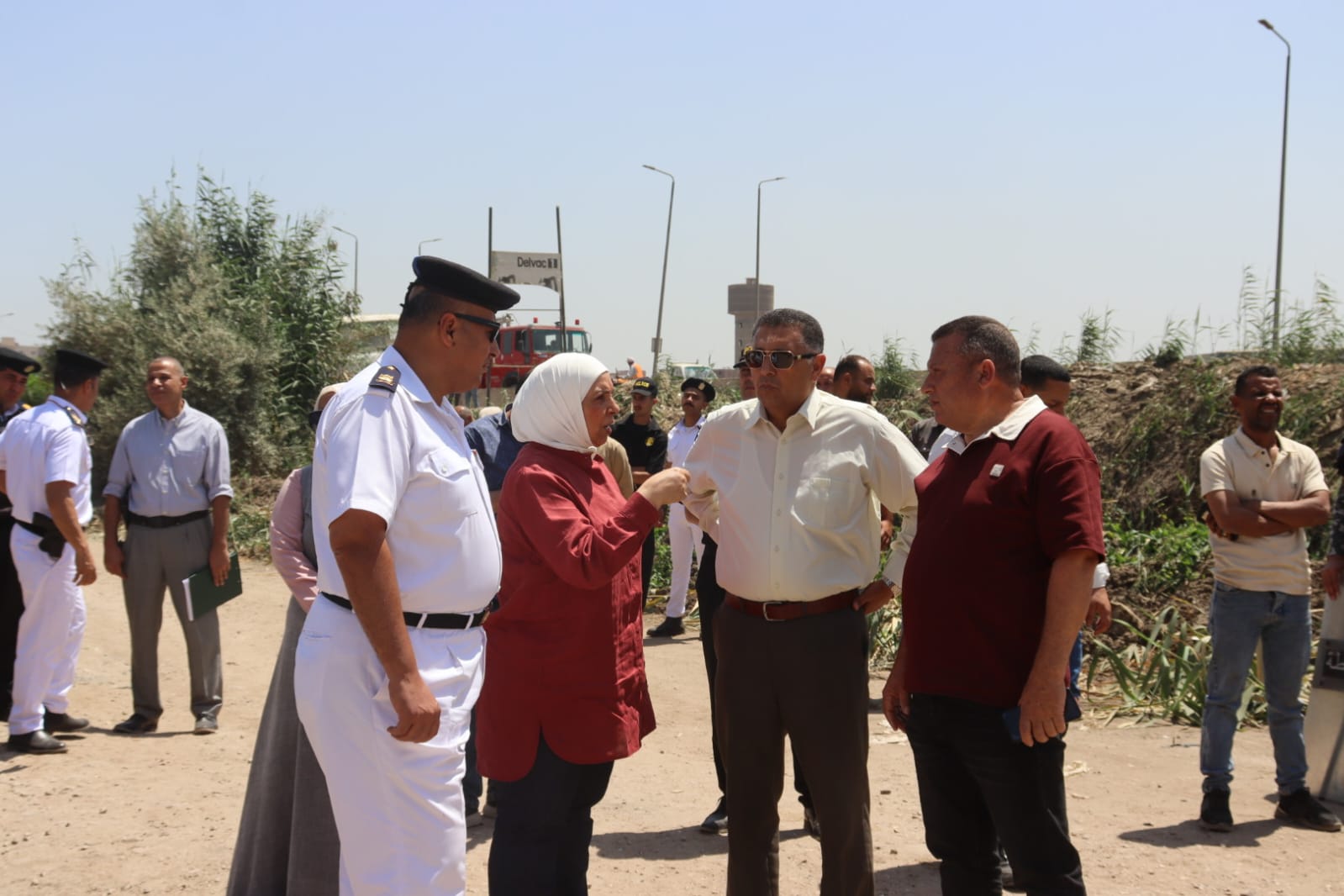 محافظ القليوبية يقود حملة لإزالة عقار مخالف بشبرا الخيمة.. ورصد استكمال الأعمال خلال إجازة العيد محافظ القليوبية يقود حملة لإزالة عقار مخالف بشبرا الخيمة.. ورصد استكمال الأعمال خلال إجازة العيد