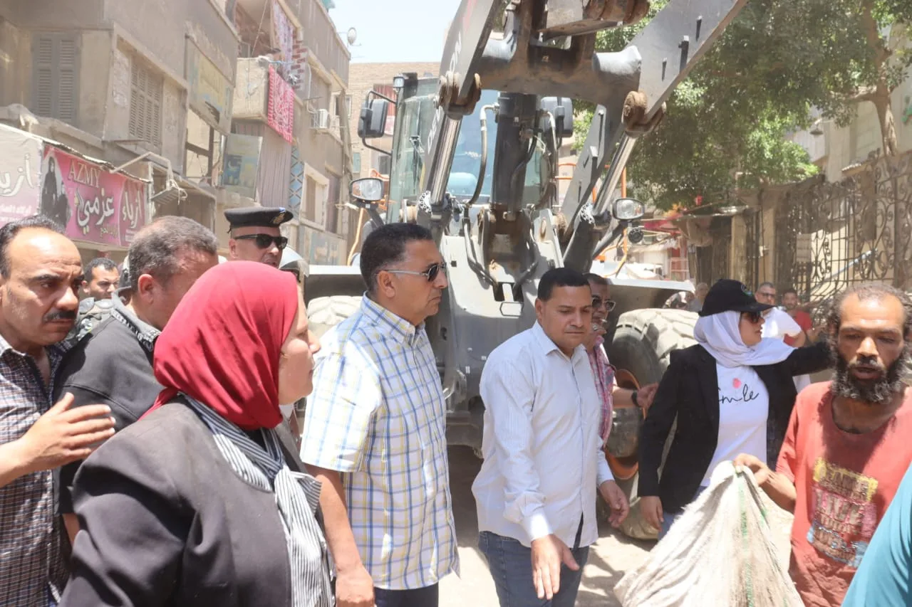 محافظ القليوبية يفرض الانضباط في بهتيم.. إزالة السوق العشوائي وفتح الشارع بالكامل للتطوير محافظ القليوبية يفرض الانضباط في بهتيم.. إزالة السوق العشوائي وفتح الشارع بالكامل للتطوير