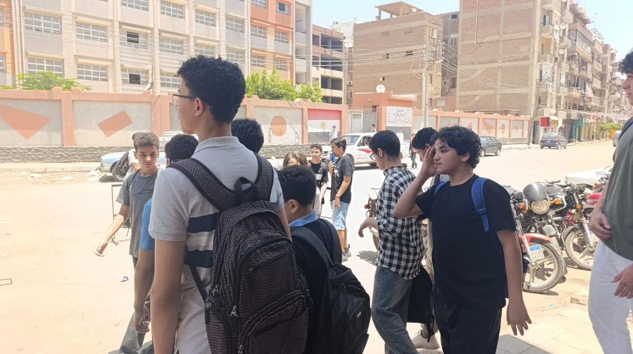 اللغة الإنجليزية ترسم البهجة على وجوه طلاب الشهادة الإعدادية بالقليوبية