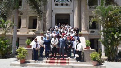 الجيزاوي يستعرض مشروعات تخرج طلاب الفنون التطبيقية بجامعة بنها ويشيد بإبداعاتهم