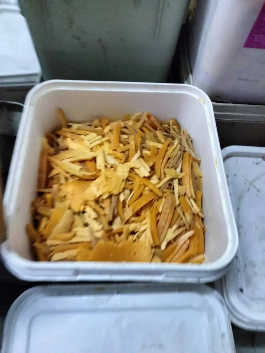ضبط 1.5 طن جبن رومي وأبيض فاسد داخل مول شهير بالعبور وغلق المنشأة وإحالة الواقعة للنيابة ضبط 1.5 طن جبن رومي وأبيض فاسد داخل مول شهير بالعبور وغلق المنشأة وإحالة الواقعة للنيابة