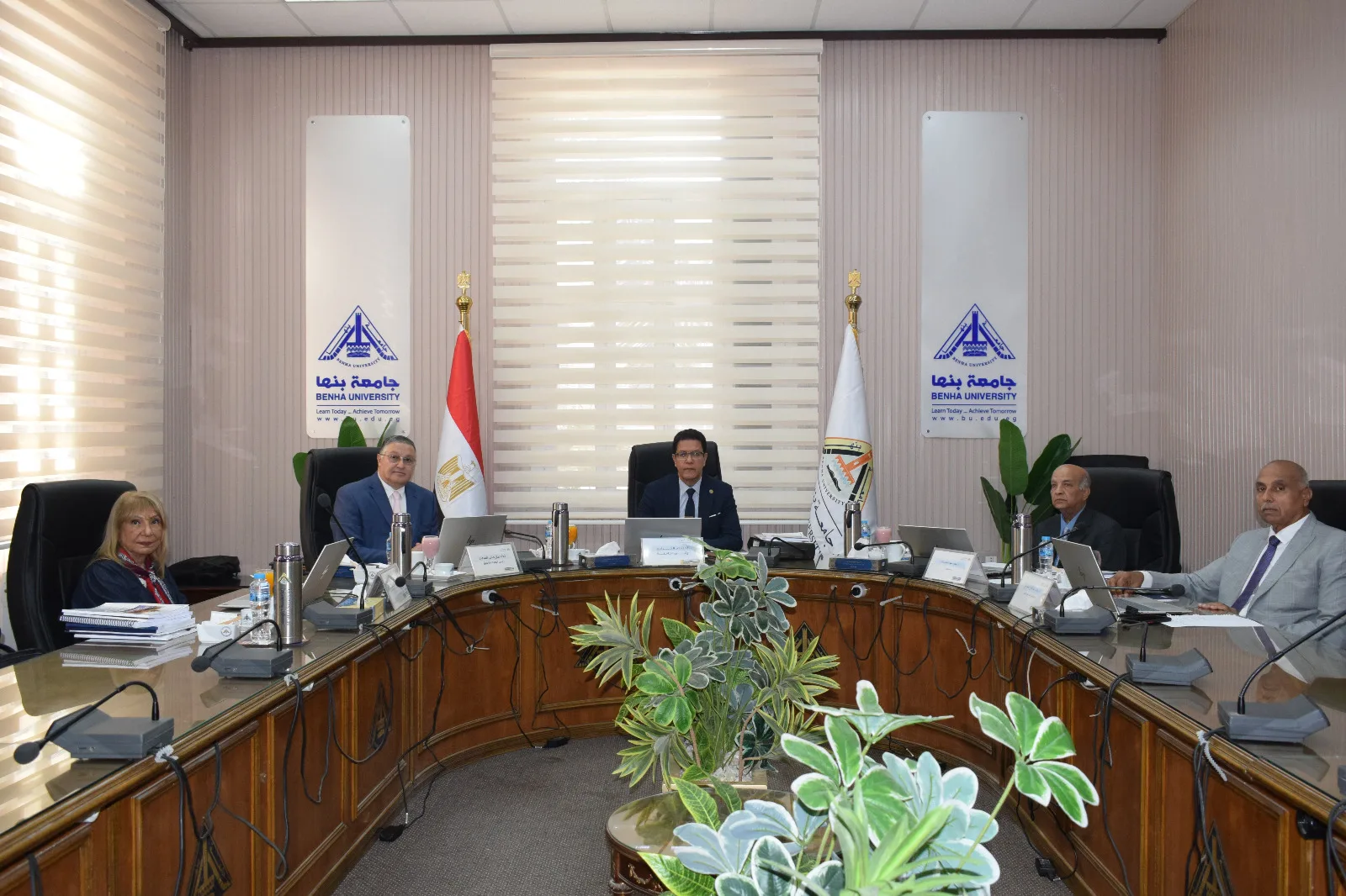 رئيس جامعة بنها يترأس لجنة اختيار عميد الطب البيطري ويؤكد الالتزام بالمعايير والحيادية