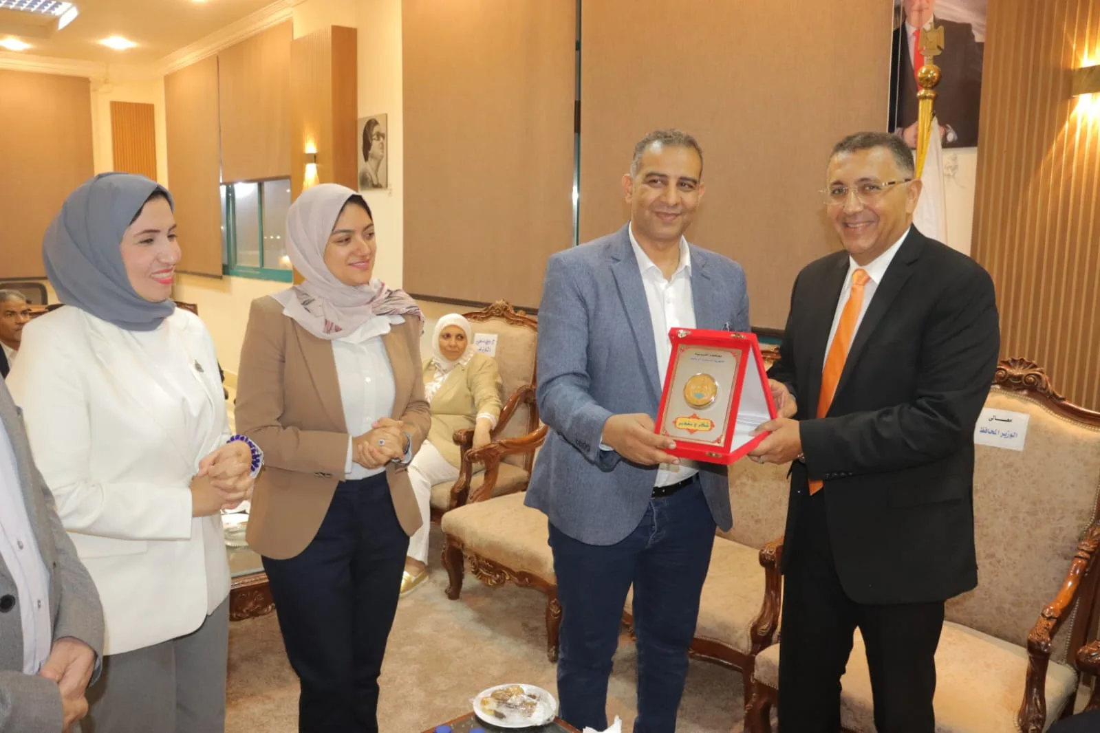 محافظ القليوبية يكرم الدكتور وليد الفرماوي تقديراً لعطائه المتميز بعد تصعيده لوزارة الشباب والرياضة محافظ القليوبية يكرم الدكتور وليد الفرماوي تقديراً لعطائه المتميز بعد تصعيده لوزارة الشباب والرياضة