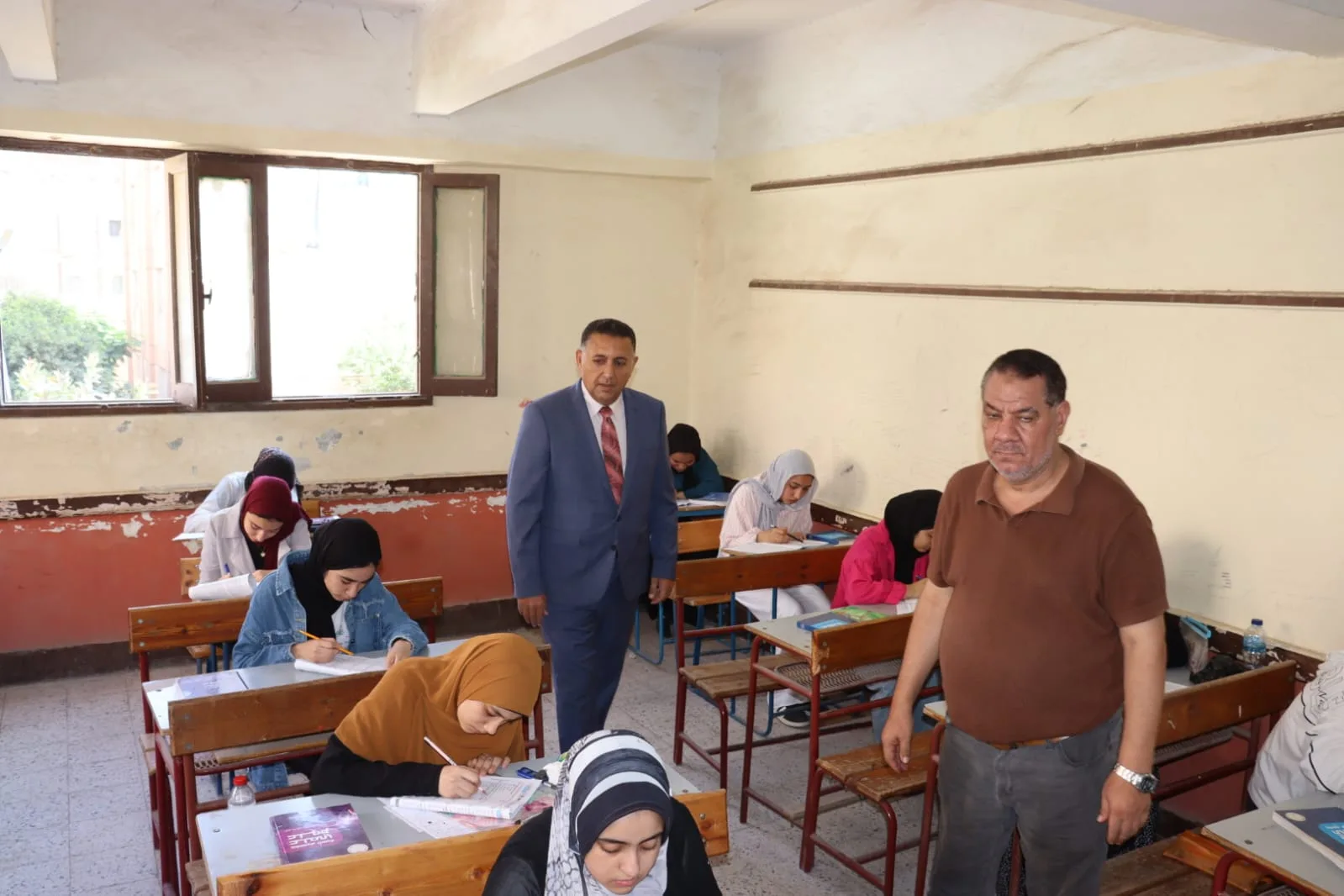 متابعة ميدانية لمحافظ القليوبية للجان الثانوية العامة والتأكد من جاهزية الخدمات المقدمة للطلاب متابعة ميدانية لمحافظ القليوبية للجان الثانوية العامة والتأكد من جاهزية الخدمات المقدمة للطلاب