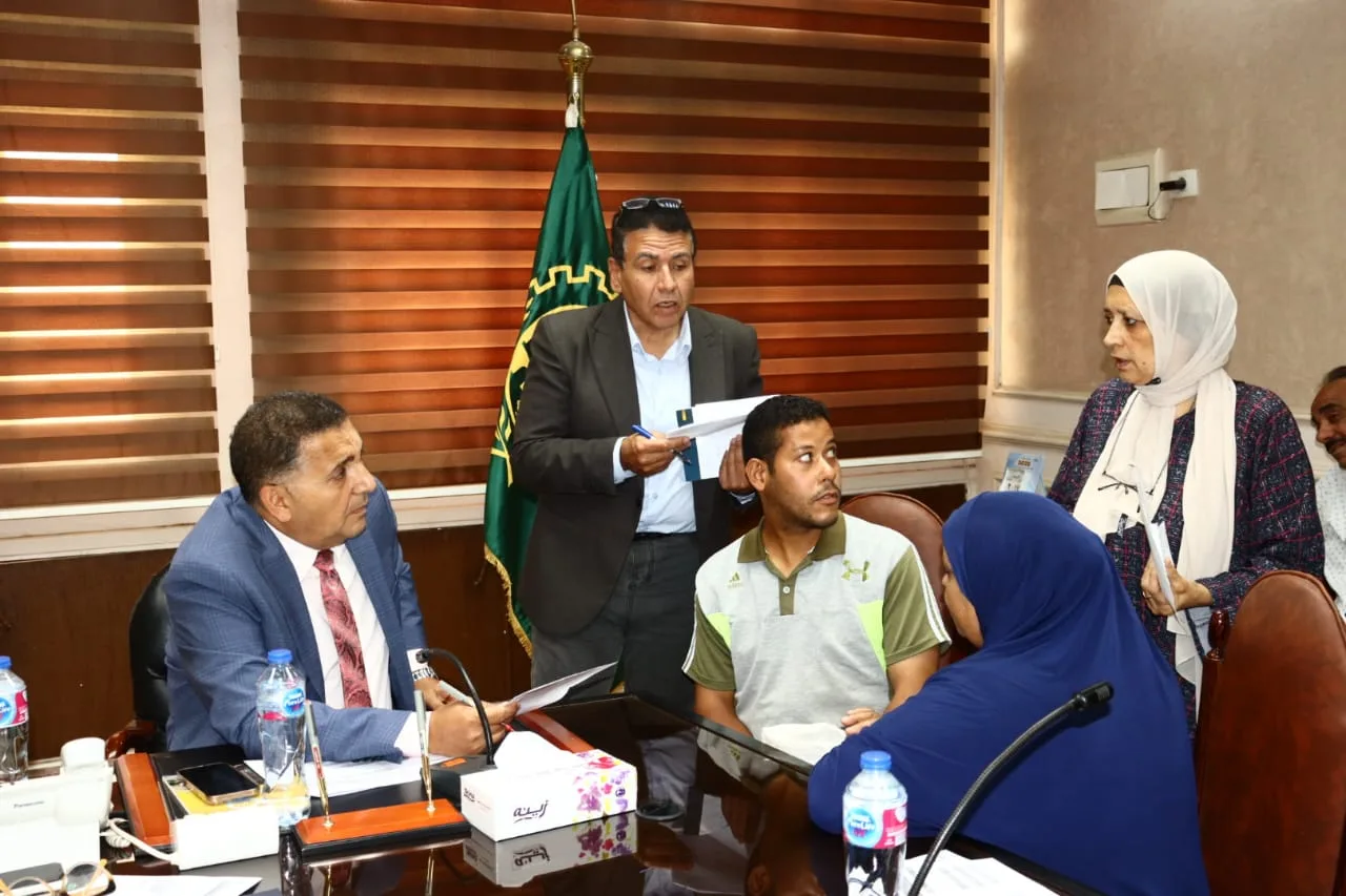 فرص عمل وعلاج على نفقة الدولة.. أبرز قرارات محافظ القليوبية في اللقاء الجماهيري الأسبوعي فرص عمل وعلاج على نفقة الدولة.. أبرز قرارات محافظ القليوبية في اللقاء الجماهيري الأسبوعي