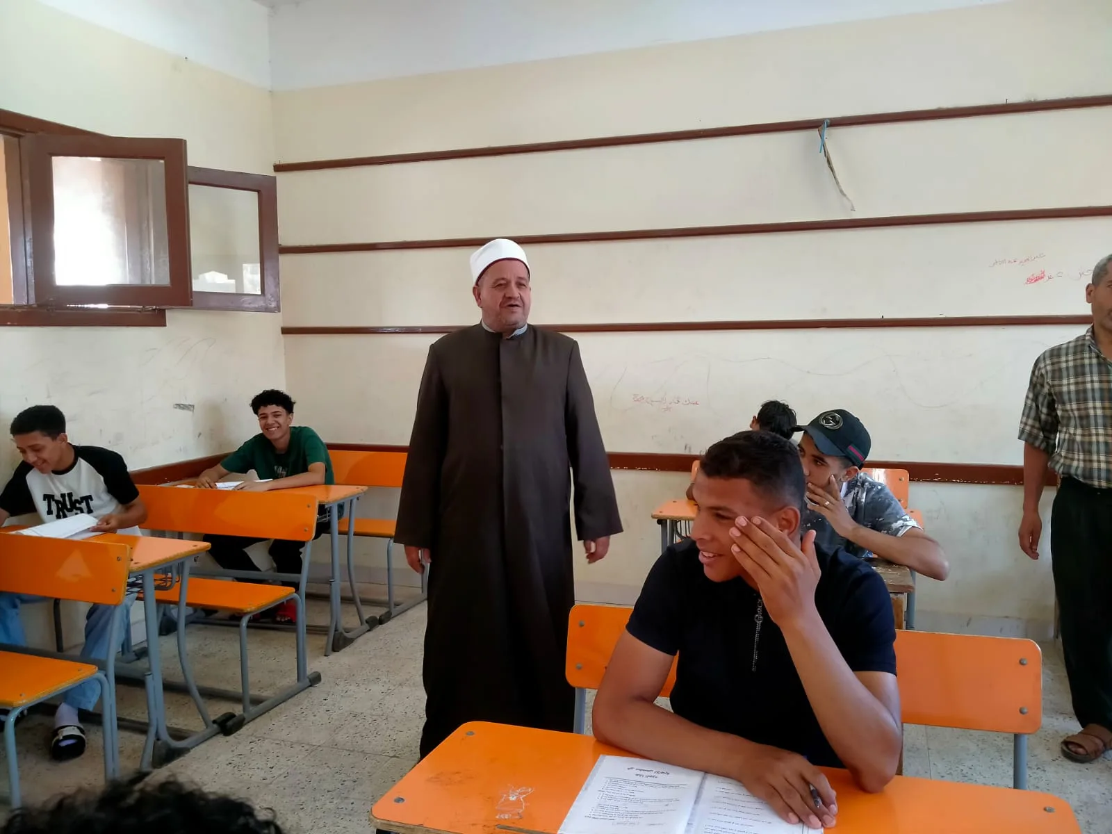ختام الأسبوع الثالث للثانوية الأزهرية بالقليوبية.. جولات مكثفة لضبط اللجان و1941 طالبًا يؤدون الامتحانات