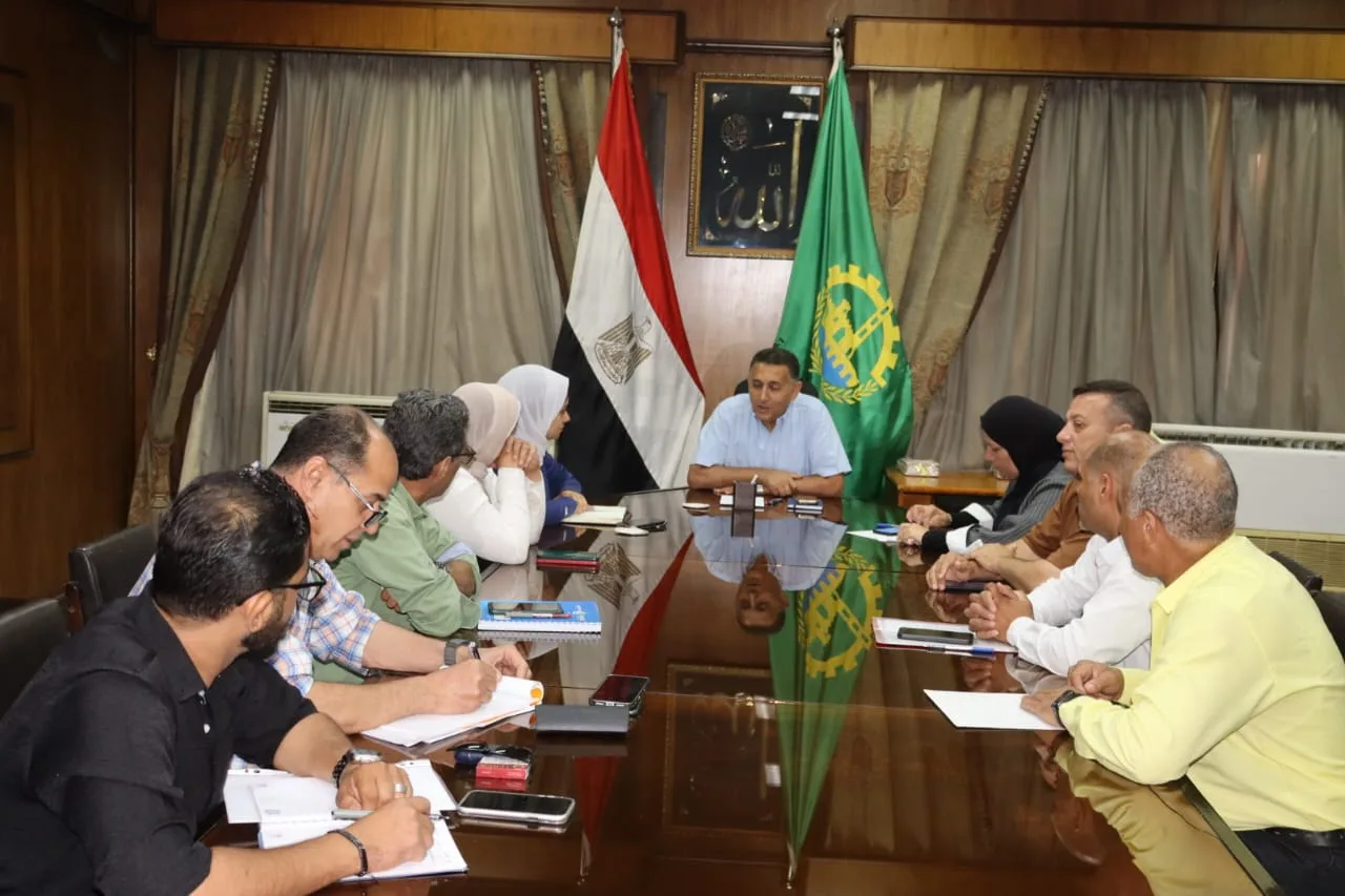 جدول زمني لإنجاز مشروعات الرصف بالقليوبية.. والمحافظ يتابع التنفيذ مع المقاولون العرب