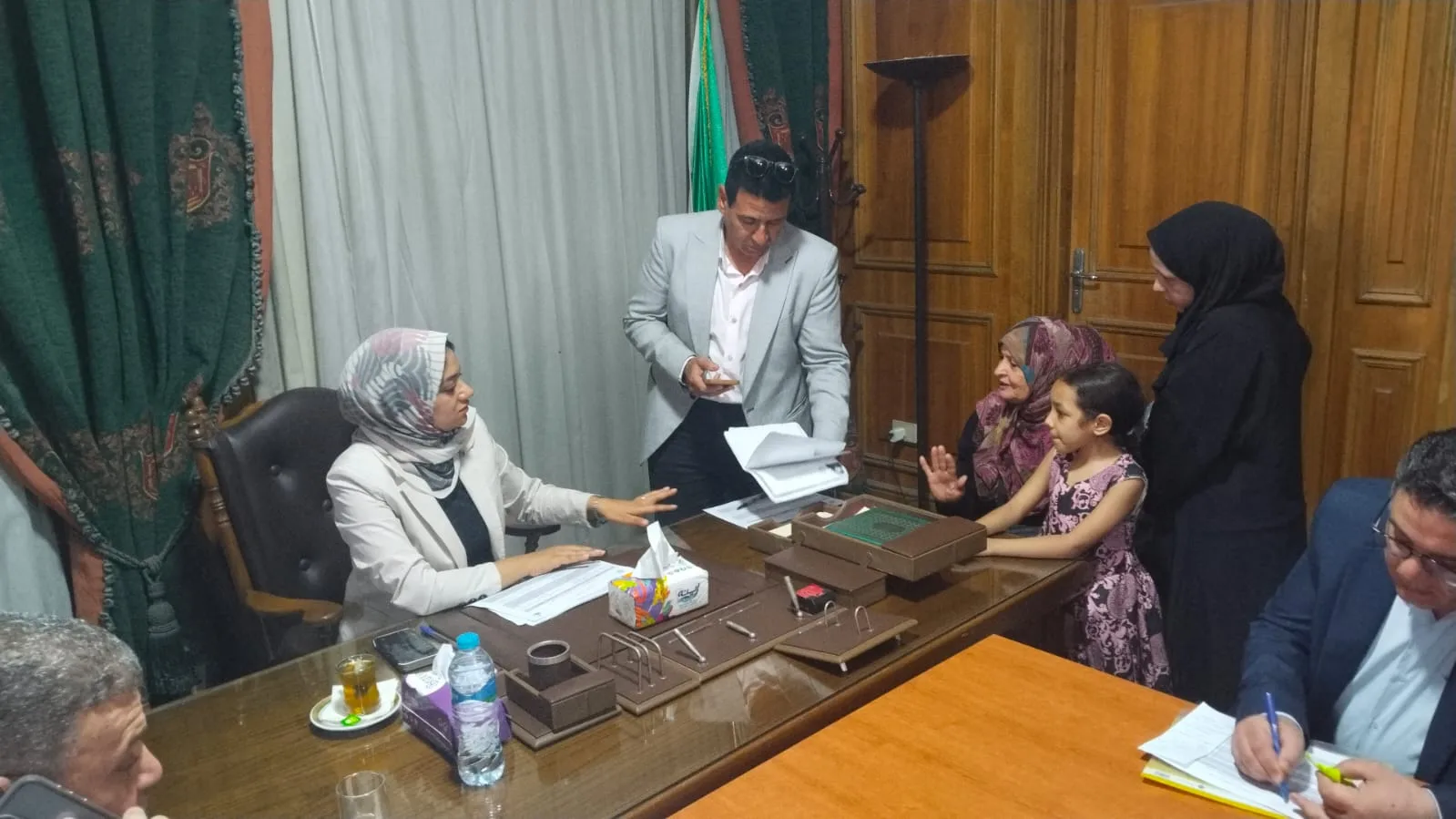 32 طلبًا وشكوى على طاولة محافظ القليوبية.. وتوجيهات بحلول عاجلة