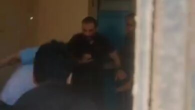 نقيب أطباء الأسنان بالقليوبية: الطبيبة المعتدى عليها تخضع لجراحة عاجلة وتركيب شرائح ومسامير بمستشفى ناصر العام
