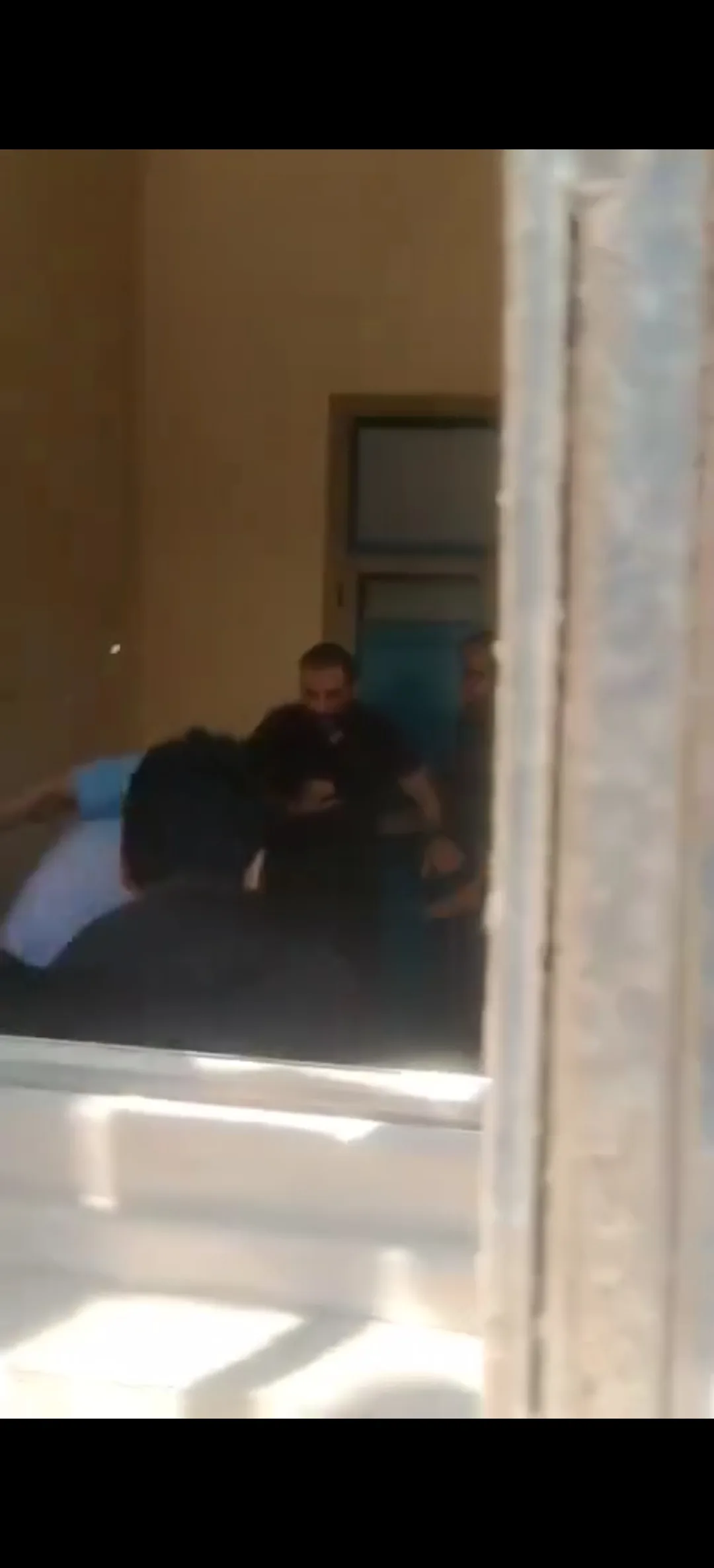 نقيب أطباء الأسنان بالقليوبية: الطبيبة المعتدى عليها تخضع لجراحة عاجلة وتركيب شرائح ومسامير بمستشفى ناصر العام