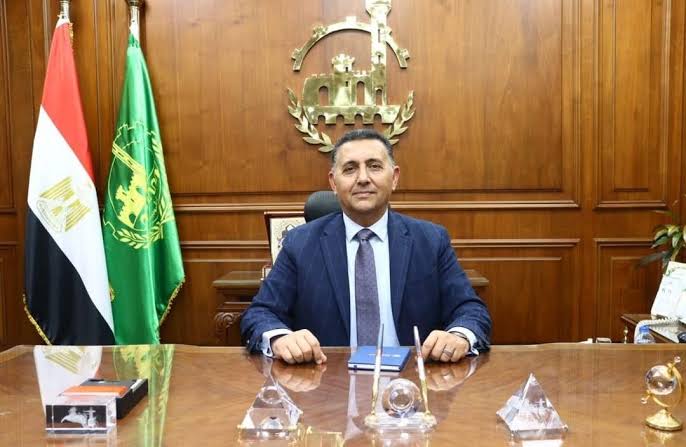 محافظ القليوبية يقرر إيقاف مسؤول بالتعليم 3 أشهر ونقله خارج الإدارة بسبب فيديو متداول محافظ القليوبية يقرر إيقاف مسؤول بالتعليم 3 أشهر ونقله خارج الإدارة بسبب فيديو متداول