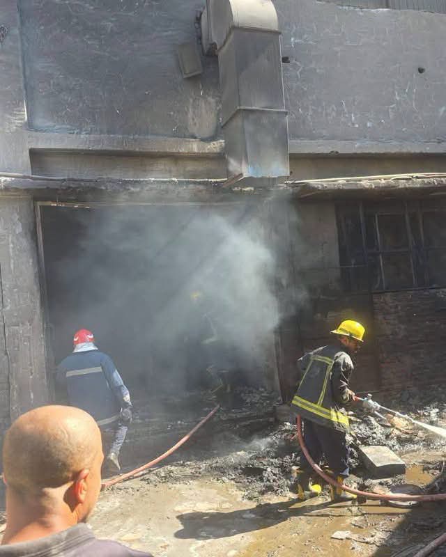 السيطرة على حريق بجوار مصنع ملابس بطريق مصر – الإسكندرية الزراعي في شبرا الخيمة