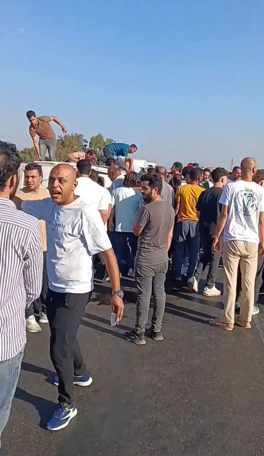 ننشر أسماء وحالات مصابي انقلاب ميكروباص على الطريق الحر بالقليوبية