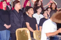 إبداع أبهر الحضور.. كوادر مدارس الشبان الخاصة ببنها ترسم لوحة فنية مبهرة في حفل تخرج الشهادات