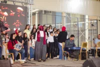 إبداع أبهر الحضور.. كوادر مدارس الشبان الخاصة ببنها ترسم لوحة فنية مبهرة في حفل تخرج الشهادات