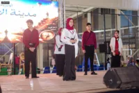إبداع أبهر الحضور.. كوادر مدارس الشبان الخاصة ببنها ترسم لوحة فنية مبهرة في حفل تخرج الشهادات