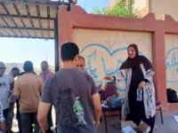 بتوجيهات مدير تعليم القليوبية.. استقبال حافل لطلاب الثانوية العامة وتوزيع مياه وعصائر أمام اللجان قبل امتحان اللغة الأجنبية الأولى