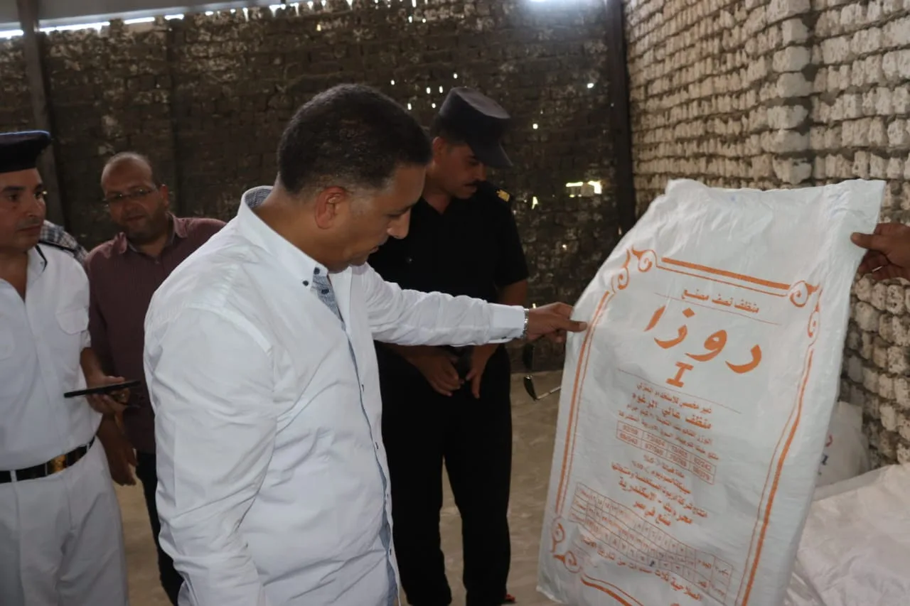محافظ القليوبية يضبط مخزنًا لإعادة تعبئة منظفات مجهولة المصدر ويوجه باتخاذ الإجراءات القانونية