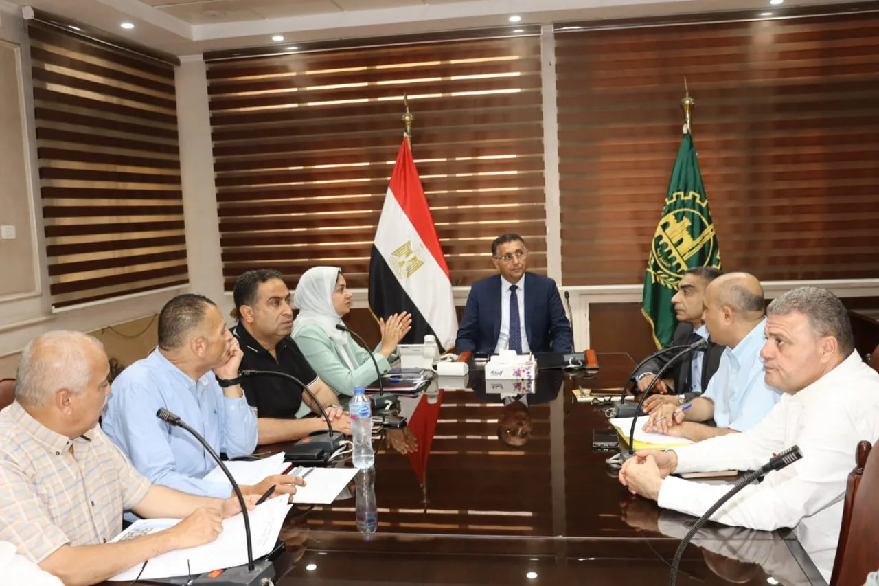 حياة كريمة بالقليوبية.. المحافظ يناقش مشروعات المرحلة الثانية والثالثة ويشدد على سرعة الإنجاز حياة كريمة بالقليوبية.. المحافظ يناقش مشروعات المرحلة الثانية والثالثة ويشدد على سرعة الإنجاز