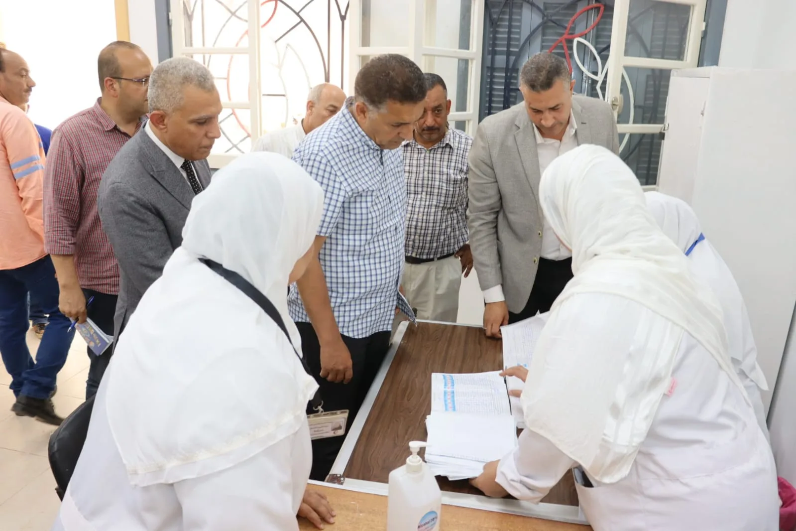 محافظ القليوبية يطمئن على انتظام خدمات التأمين الصحي بكفر شبين ويتابع أعمال التطوير