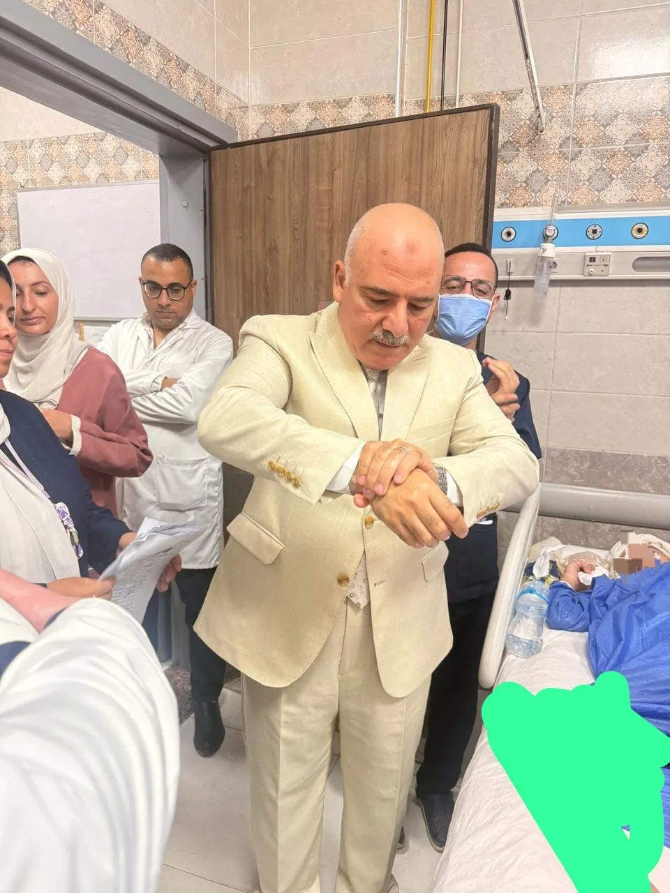 وكيل صحة القليوبية يفاجئ مستشفى حميات طوخ بجولة تفقدية لمتابعة جودة الخدمات الطبية وكيل صحة القليوبية يفاجئ مستشفى حميات طوخ بجولة تفقدية لمتابعة جودة الخدمات الطبية