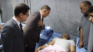 بعد حادث الطريق الحر.. محافظ القليوبية يتابع حالة المصابين ويطمئن على تلقيهم العلاج