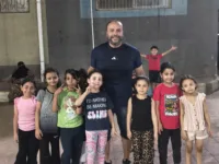 ازدحام الملاعب يحكي القصة.. أكاديمية السلة بشبان بنها تكسب ثقة الأسر وتصنع شغف اللاعبين
