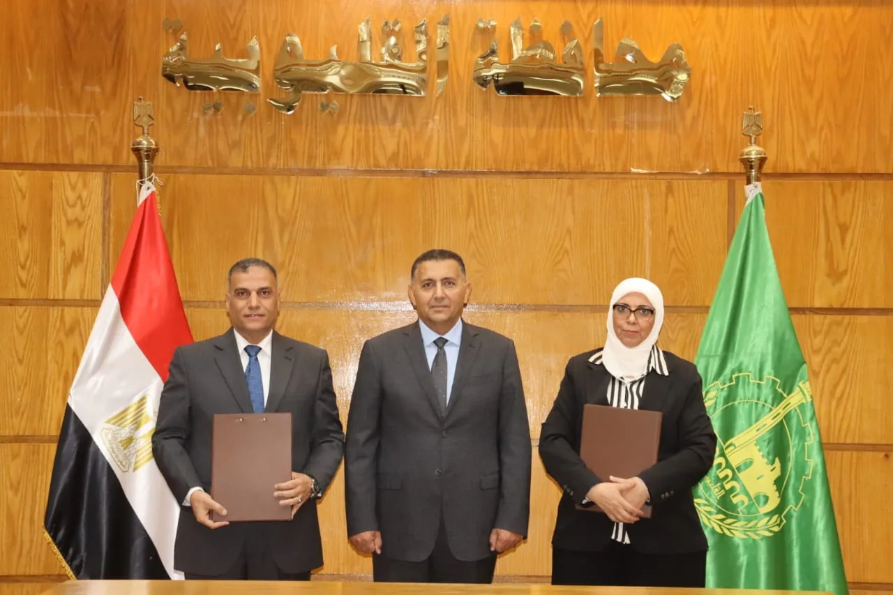 محافظ القليوبية يشهد مراسم توقيع بروتوكول تعاون بين المحافظة وشركة �فينوس لتشغيل سيارات توزيع لمبات الليد محافظ القليوبية يشهد مراسم توقيع بروتوكول تعاون بين المحافظة وشركة �فينوس لتشغيل سيارات توزيع لمبات الليد
