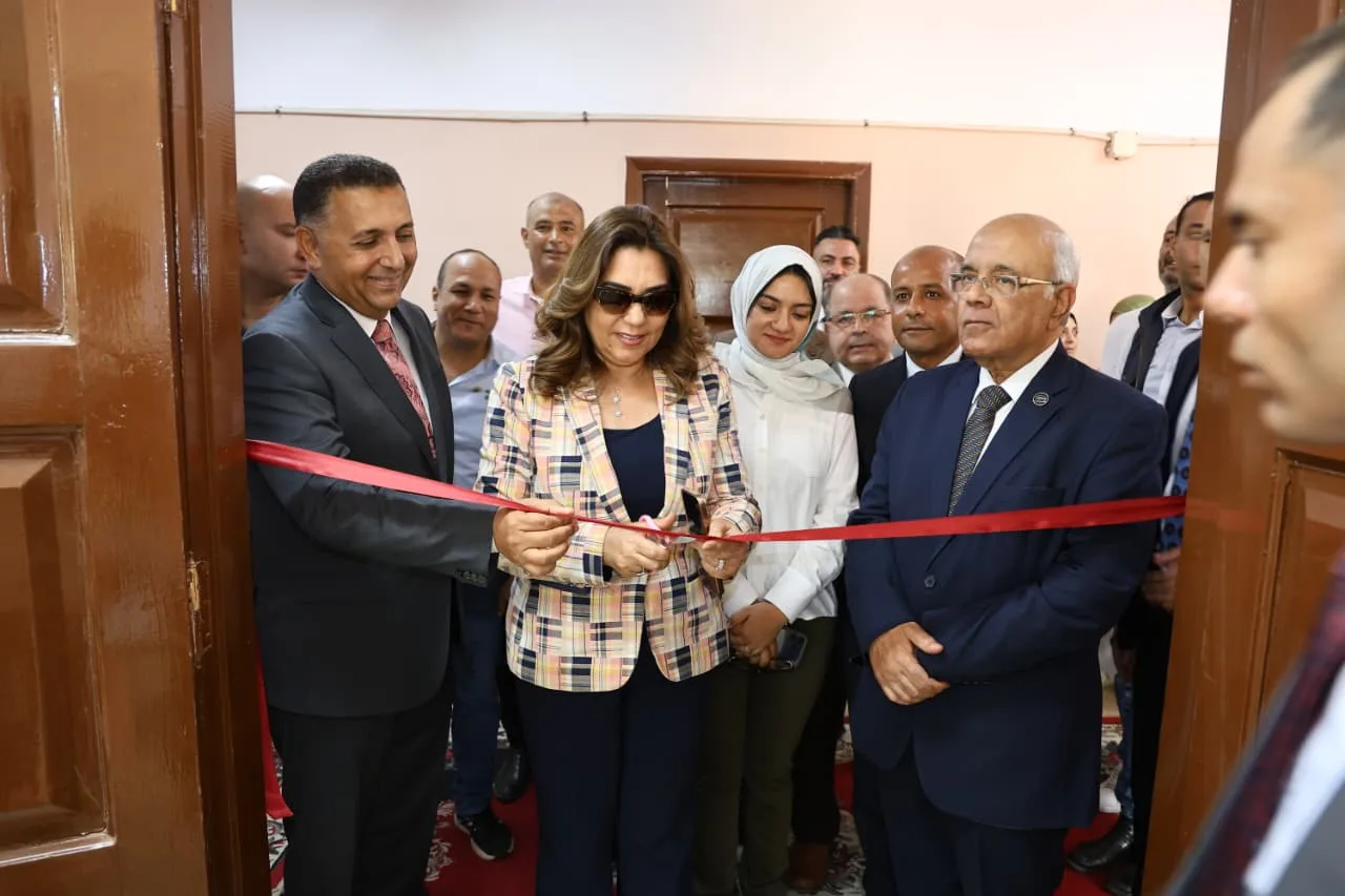 وزيرة التنمية المحلية ومحافظ القليوبية يفتتحان المركز التكنولوجي الجديد بأجهور الكبرى