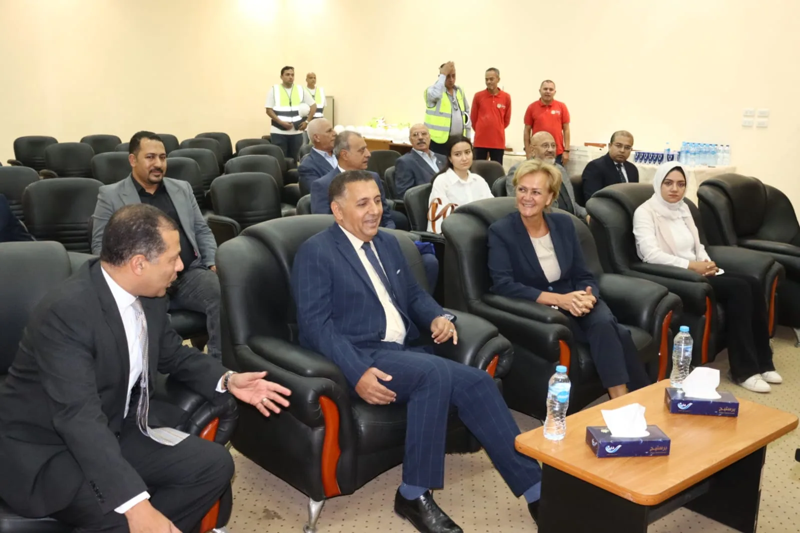سفيرة الاتحاد الأوروبي تتفقد محطة الجبل الأصفر برفقة محافظ القليوبية وتشيد بمستوى التشغيل