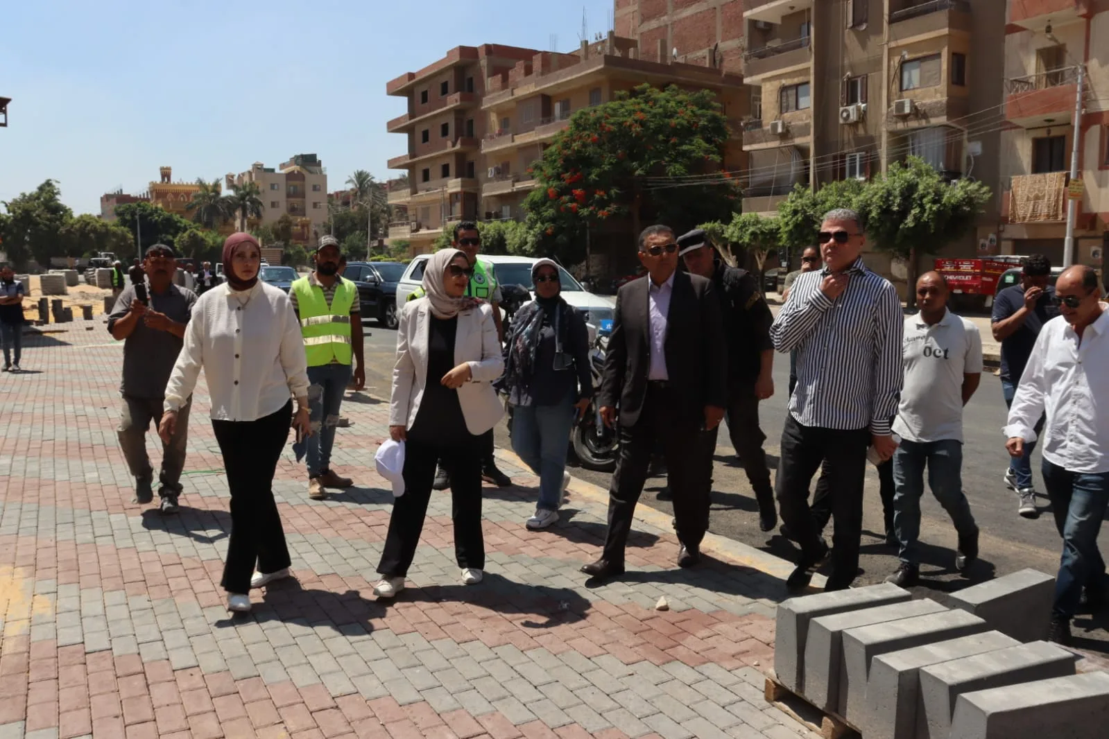محافظ القليوبية يتابع تطوير شارع الحرية أمام مستشفى القناطر العام ويوجه بسرعة إنجاز المشروع