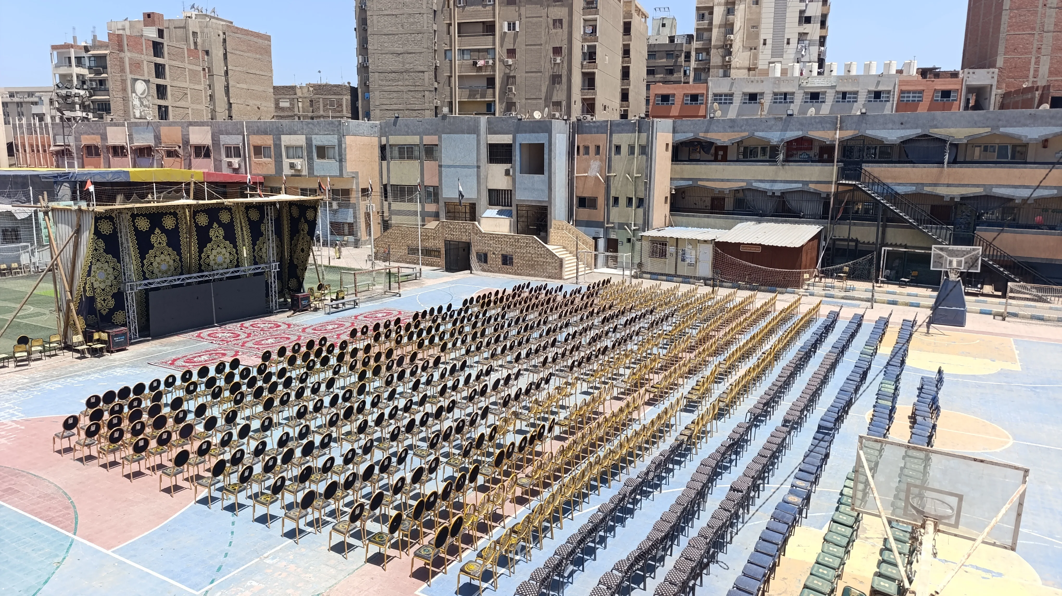 بعد الاقبال الشديد .. شاهد استعدادات الشبان لاستقبال اهالي بنها لمشاهدة مباراة مصر والارجنتين بعد الاقبال الشديد .. شاهد استعدادات الشبان لاستقبال اهالي بنها لمشاهدة مباراة مصر والارجنتين