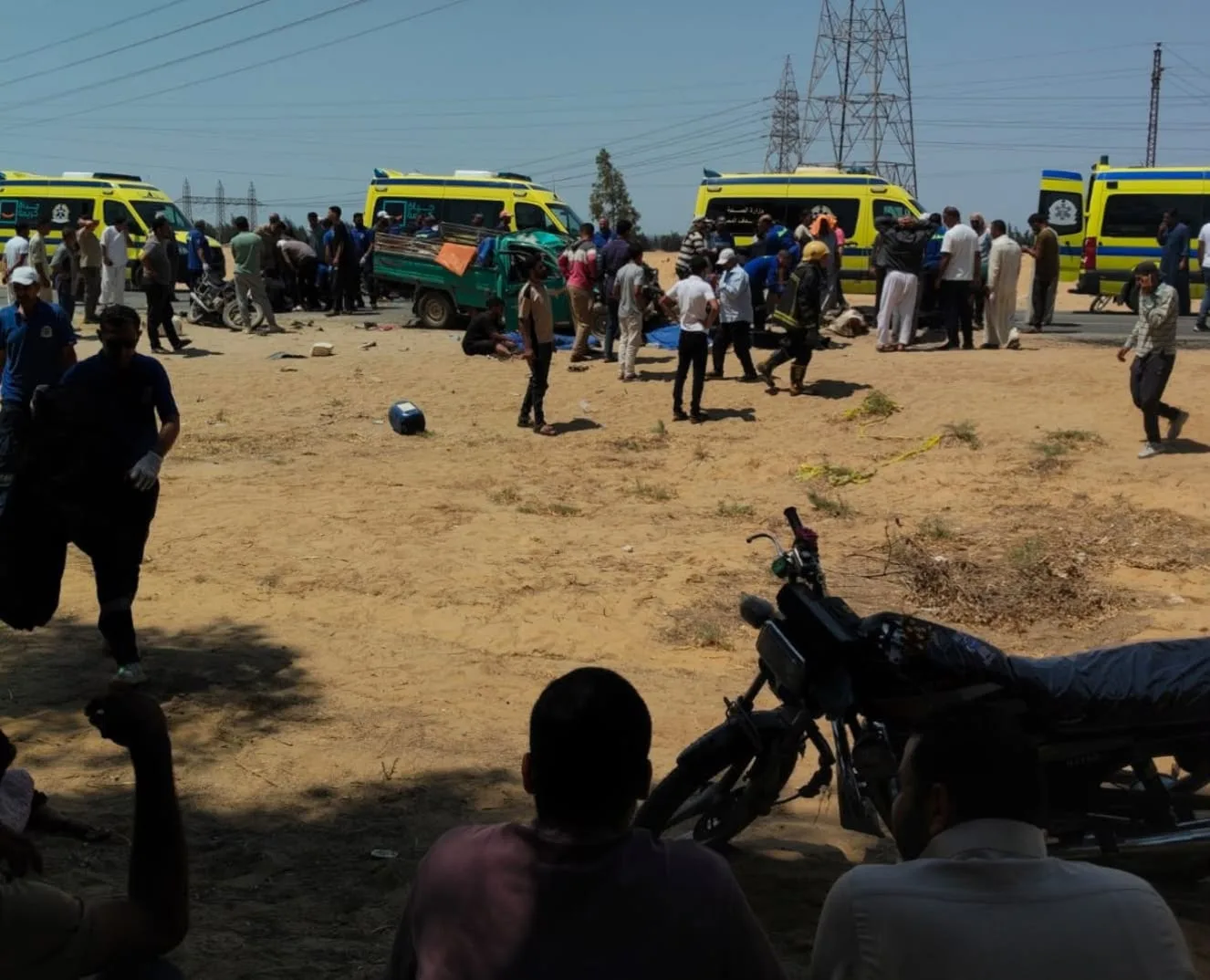 مصرع 15 عاملاً وإصابة 32 آخرين في حادث تصادم مروع بالقصاصين في الاسماعيلية
