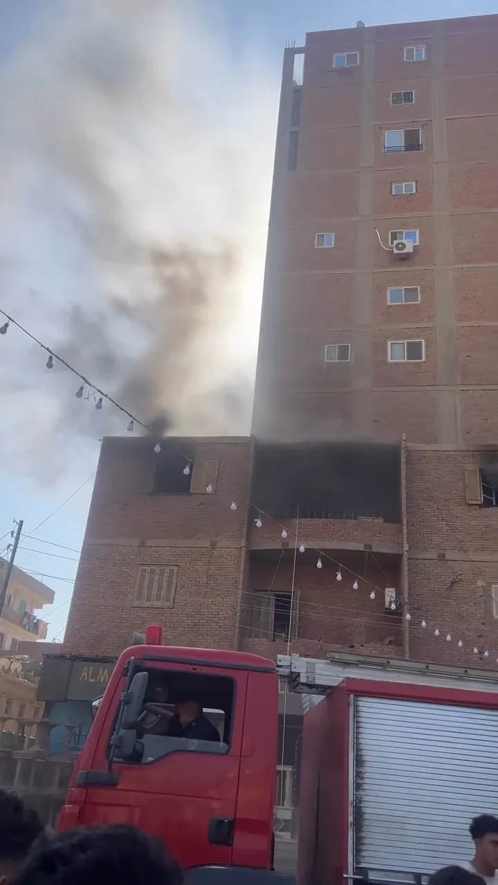 حريق يلتهم مصنع أحذية بمدينة قليوب.. والحماية المدنية تمنع امتداد النيران