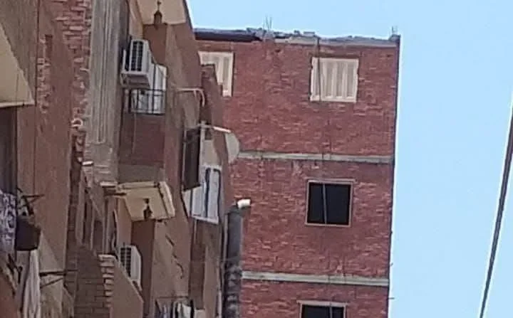 أثناء انهيار سقف منزل.. مصرع عامل وإصابة اثنين في طوخ