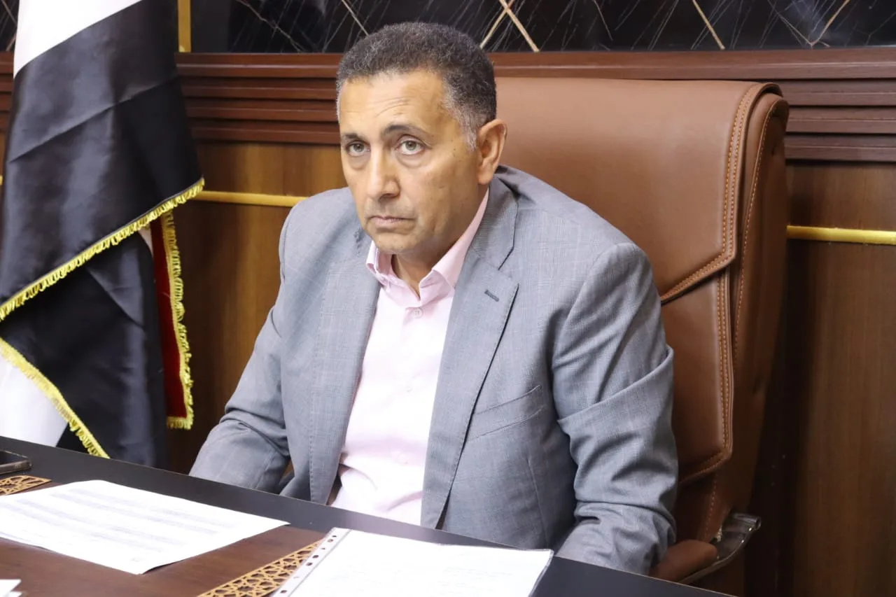 محافظ القليوبية يتابع حادث سقوط سقف خلال إزالة عقار مخالف بطوخ ويوجه بصرف مساعدات لأسرة العامل المتوفى