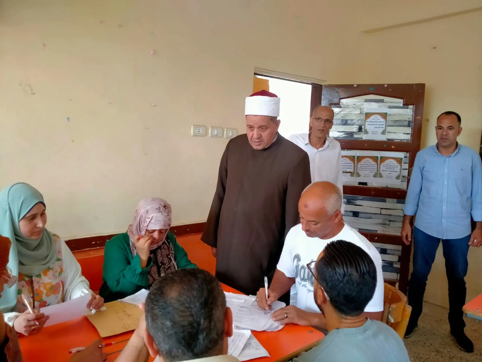 رئيس أزهر القليوبية يتفقد أعمال تصحيح امتحانات الدور الثاني للشهادة الابتدائية رئيس أزهر القليوبية يتفقد أعمال تصحيح امتحانات الدور الثاني للشهادة الابتدائية