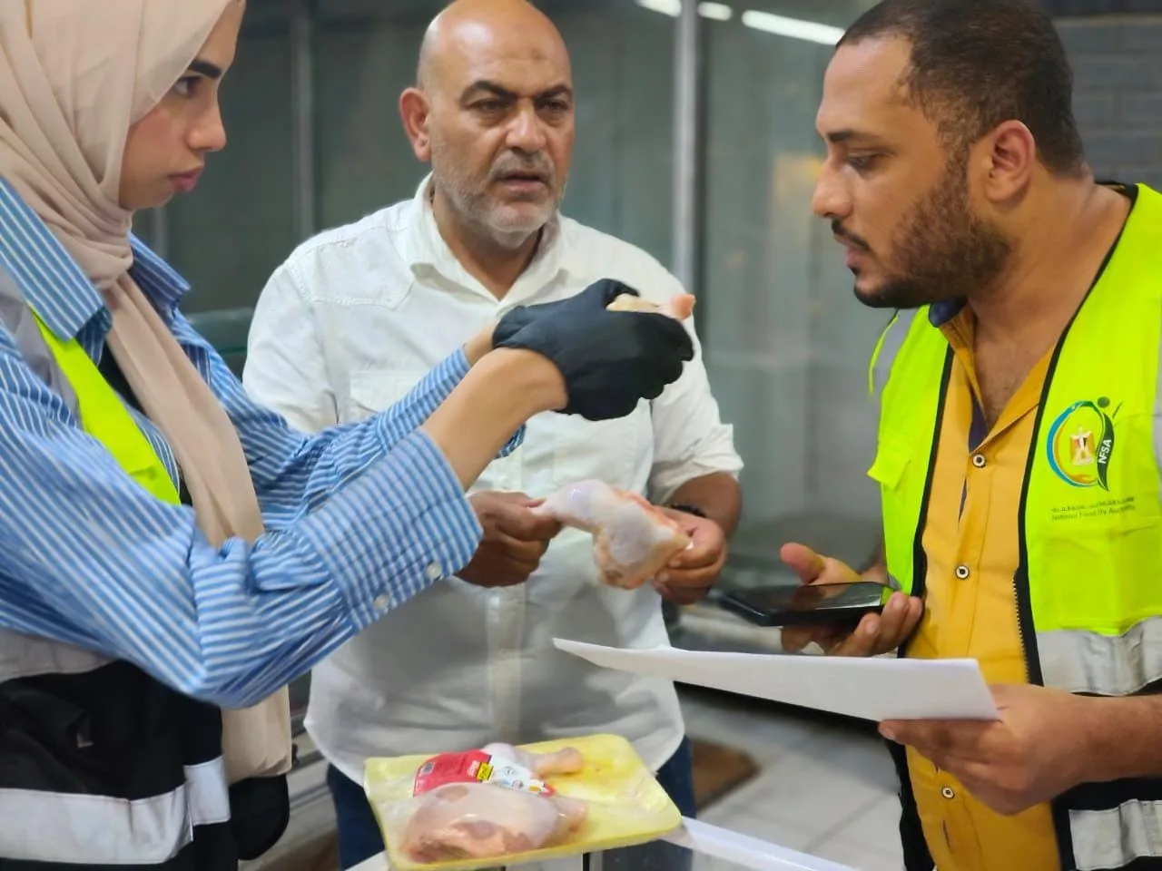 ضبط 200 كيلو لحوم ودهون غير صالحة للاستهلاك الآدمي داخل هايبر ببنها ضبط 200 كيلو لحوم ودهون غير صالحة للاستهلاك الآدمي داخل هايبر ببنها