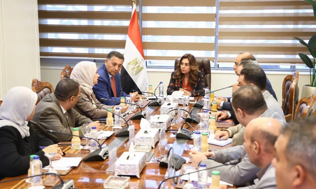 وزيرة التنمية المحلية تبحث مع محافظ القليوبية تطوير منظومة المخلفات ورفع كفاءة الجمع والتدوير وزيرة التنمية المحلية تبحث مع محافظ القليوبية تطوير منظومة المخلفات ورفع كفاءة الجمع والتدوير