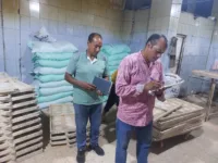 حملات تموينية مكثفة بالقليوبية.. 76 مخالفة وضبط طن طحينة وجلوكوز