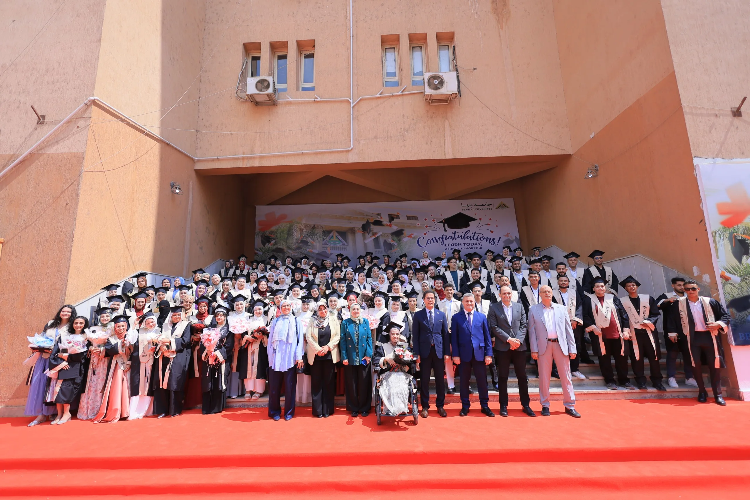 رئيس جامعة بنها يشهد حفل تخرج دفعة جديدة من طلاب كلية الآداب ويوجه رسالة للخريجين: أنتم قادة المستقبل رئيس جامعة بنها يشهد حفل تخرج دفعة جديدة من طلاب كلية الآداب ويوجه رسالة للخريجين: أنتم قادة المستقبل