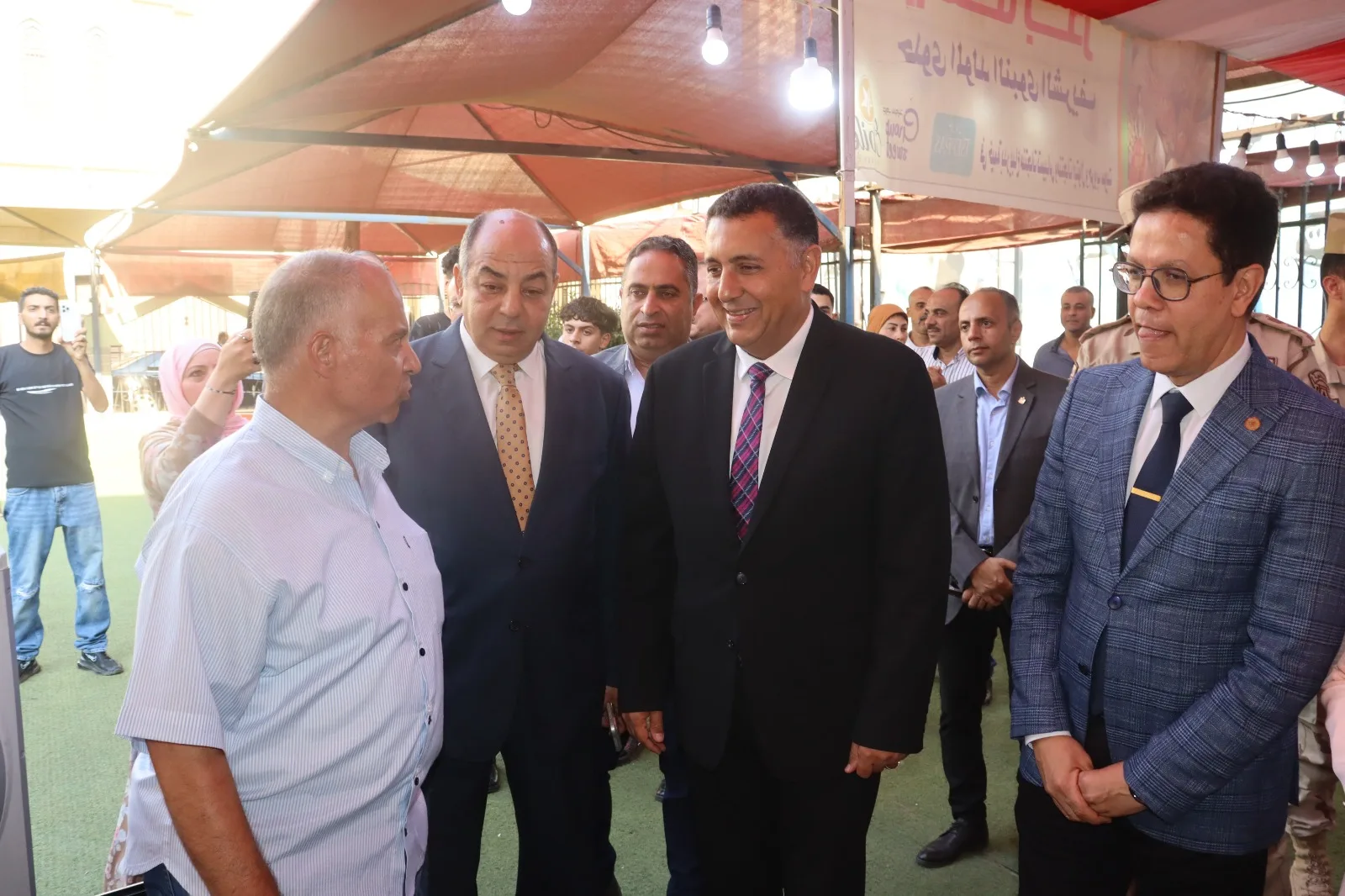 حلوى المولد في متناول الجميع.. معرض الشبان العالمية ببنها يطرح «علبة الخير» بـ75 جنيهًا حلوى المولد في متناول الجميع.. معرض الشبان العالمية ببنها يطرح «علبة الخير» بـ75 جنيهًا