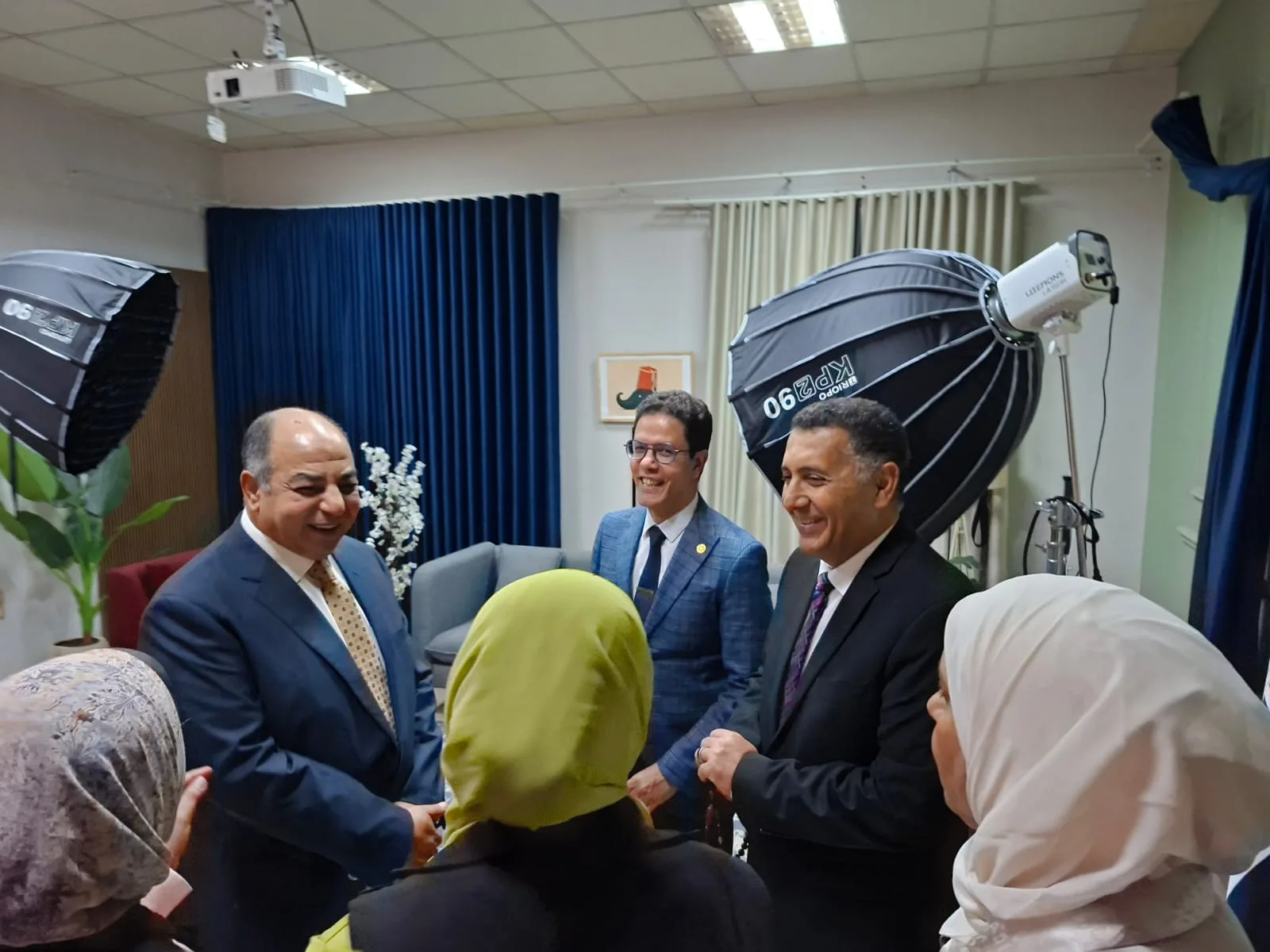 محافظ القليوبية ورئيس جامعة بنها يتفقدان استوديو «الشبان» ويشيدان بتجربة أول بودكاست بالمحافظة محافظ القليوبية ورئيس جامعة بنها يتفقدان استوديو «الشبان» ويشيدان بتجربة أول بودكاست بالمحافظة