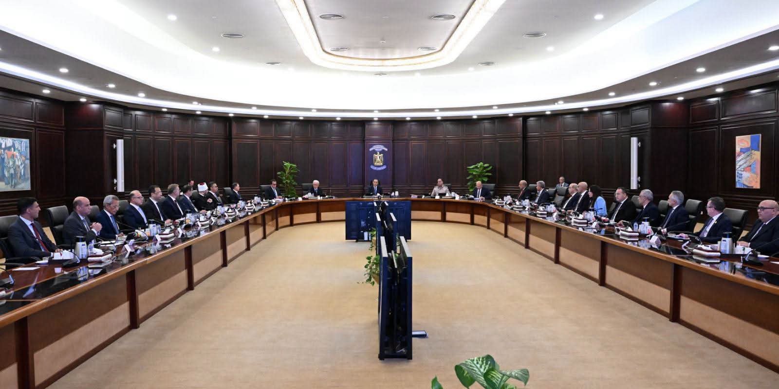 مجلس الوزراء يعلن حزمة قرارات جديدة لدعم الاستثمار والطاقة والتعليم والتنمية مجلس الوزراء يعلن حزمة قرارات جديدة لدعم الاستثمار والطاقة والتعليم والتنمية