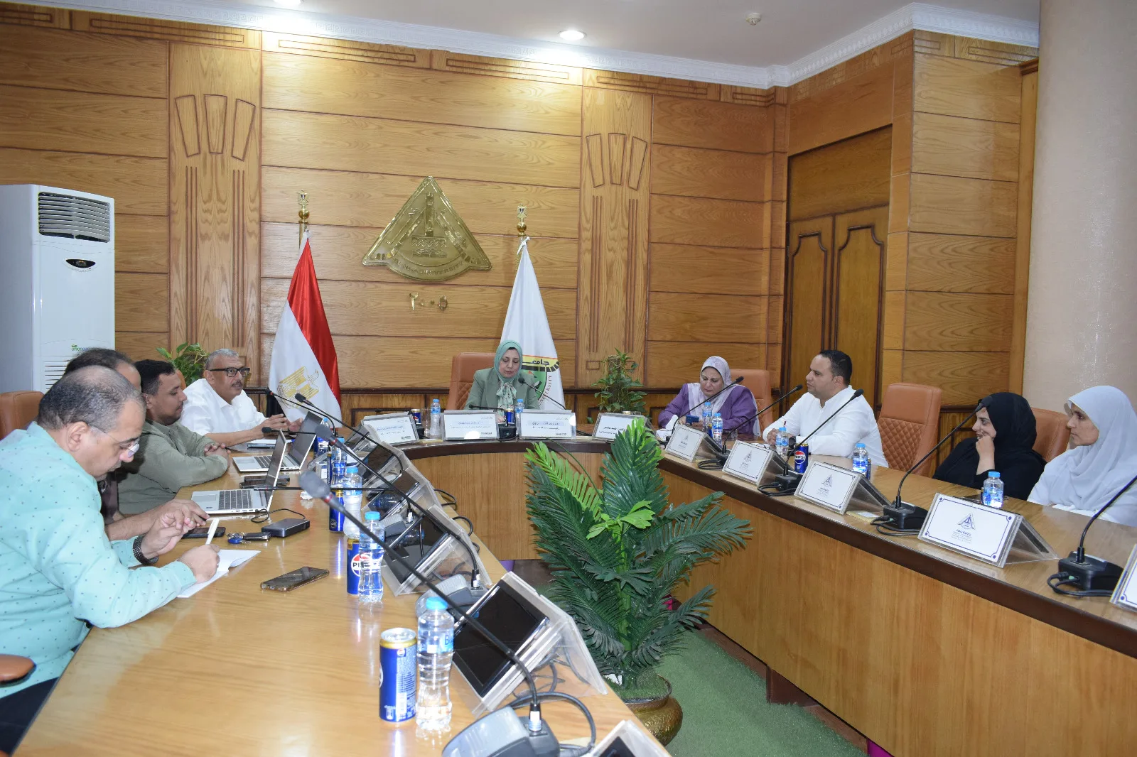 جامعة بنها تناقش الاستعدادات النهائية للكشف الطبي على الطلاب الجدد وتفعيل المنظومة الرقمية لخدمة الطلاب المستجدين جامعة بنها تناقش الاستعدادات النهائية للكشف الطبي على الطلاب الجدد وتفعيل المنظومة الرقمية لخدمة الطلاب المستجدين