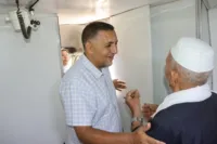 كله بالمجان كافة التخصصات.. محافظ القليوبية يتابع اكبر قافلة طبية بالقليوبية