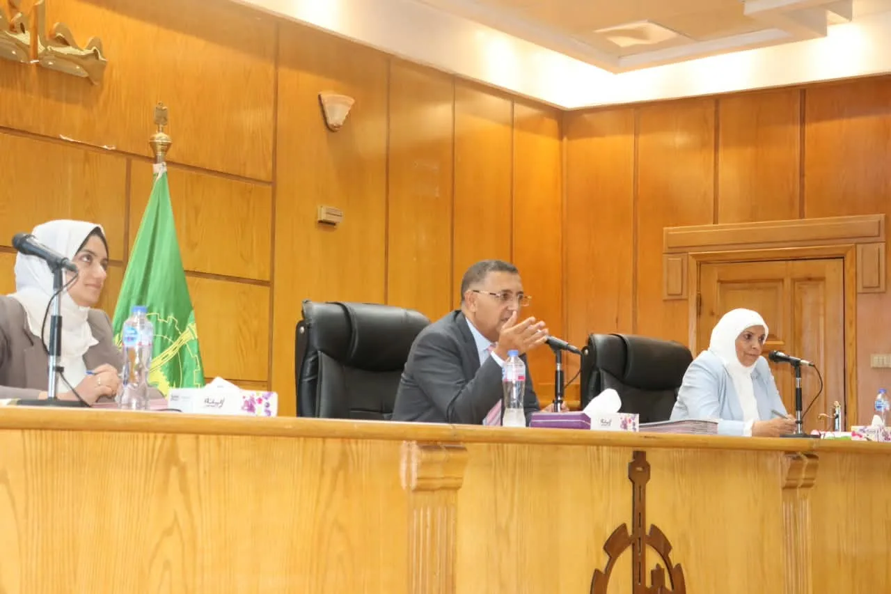 محافظ القليوبية يوجه بسرعة حسم ملفات تقنين أراضي الدولة والتصالح وتراخيص المحال محافظ القليوبية يوجه بسرعة حسم ملفات تقنين أراضي الدولة والتصالح وتراخيص المحال