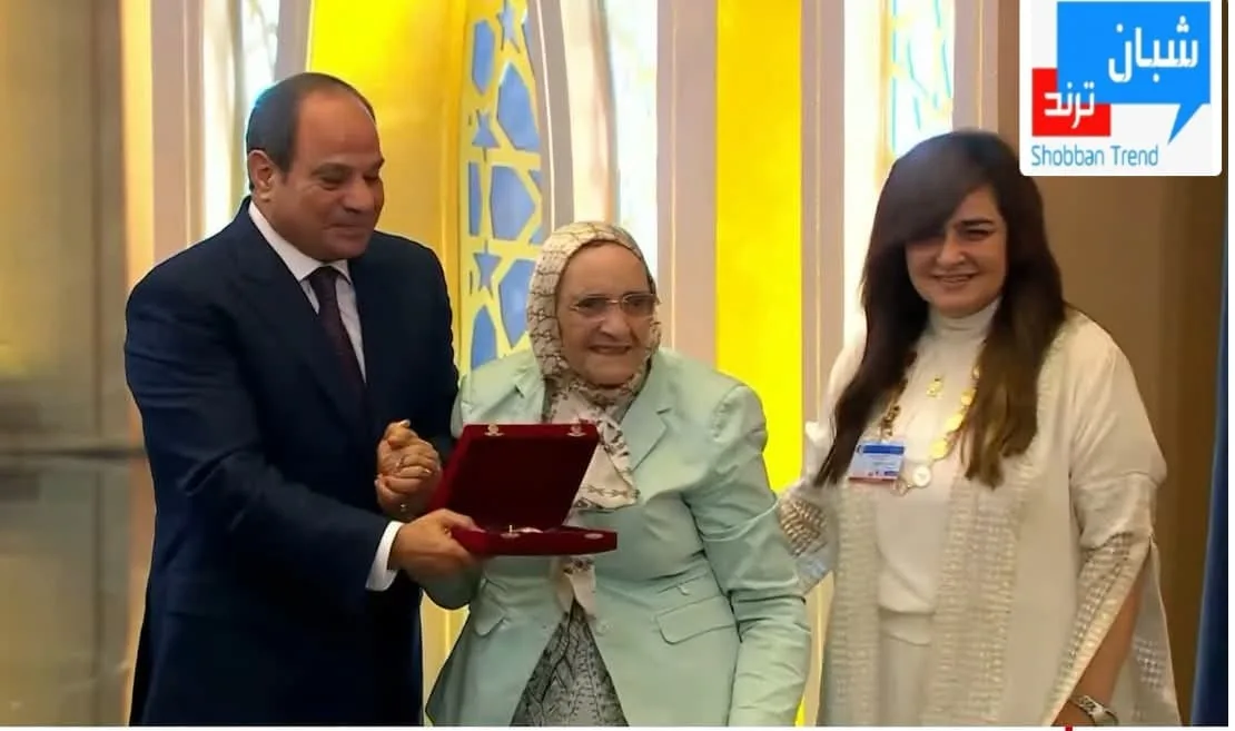 «81 سنة.. والحلم لسه بيبدأ».. آمال إسماعيل تبكي العيون في لحظة تكريمها أمام الرئيس السيسي 