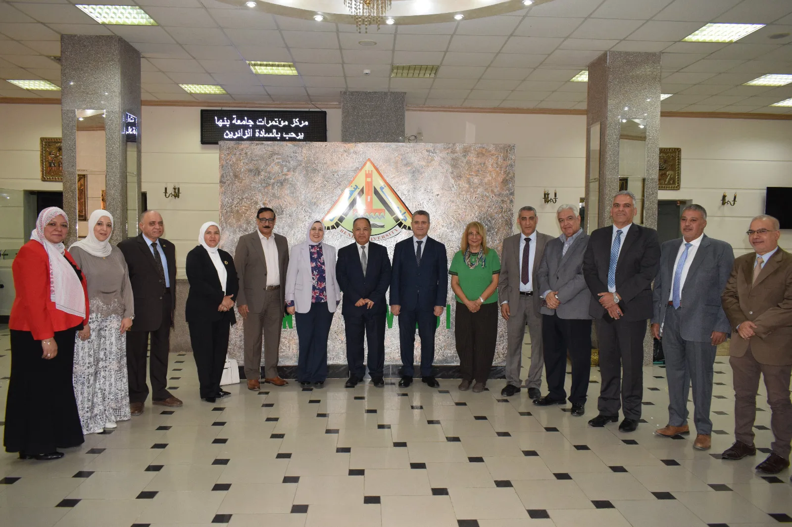 على هامش محاضرة «مصر ما بعد الصندوق» بكلية التجارة : نواب رئيس جامعة بنها يستقبلون وزير المالية السابق